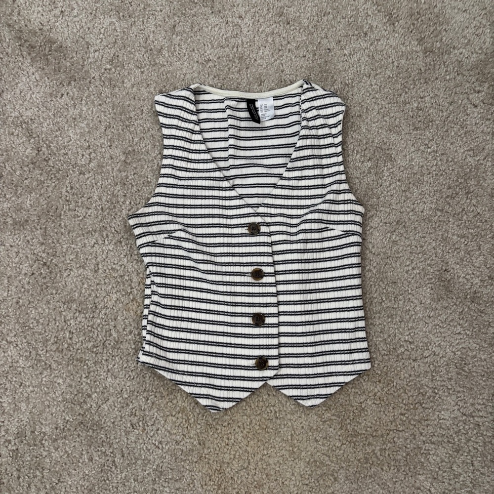 Divided Striped Button-Front Crop Vest - White & Black